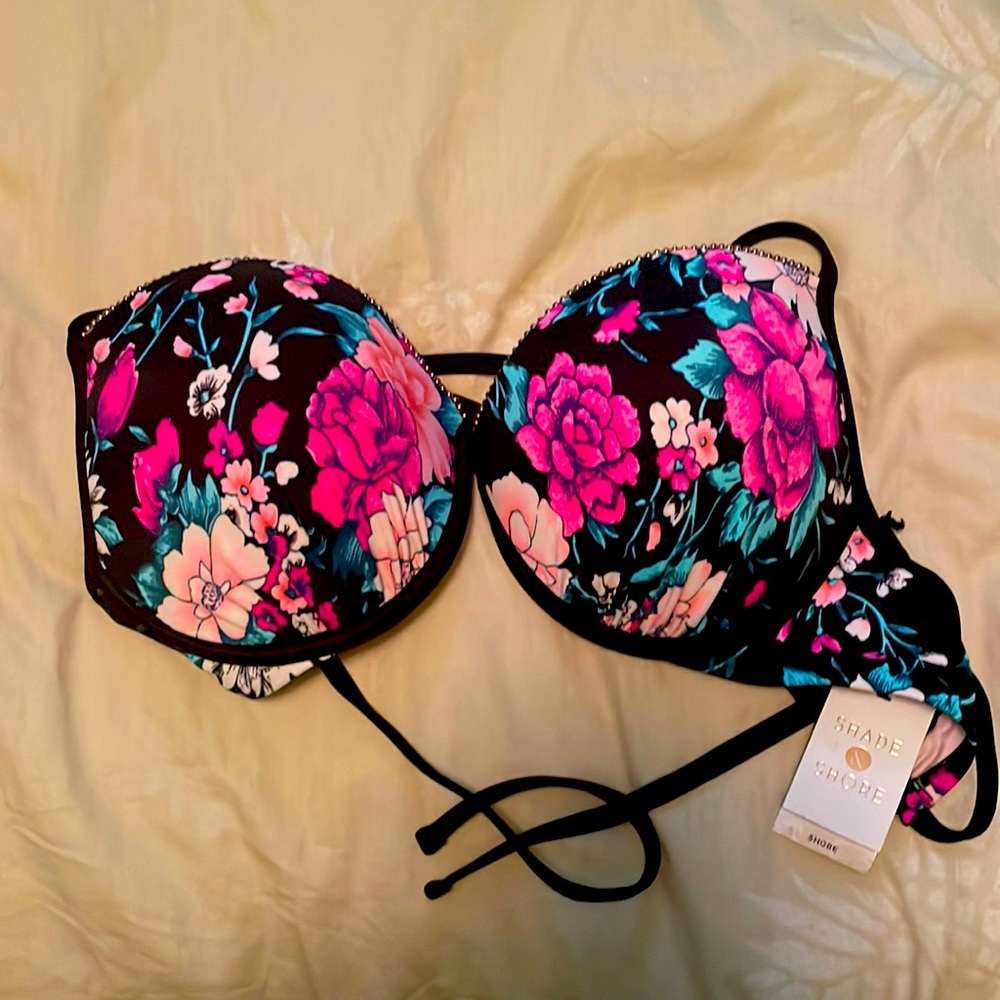 Shade and Shore bikini top. Tags still attached.